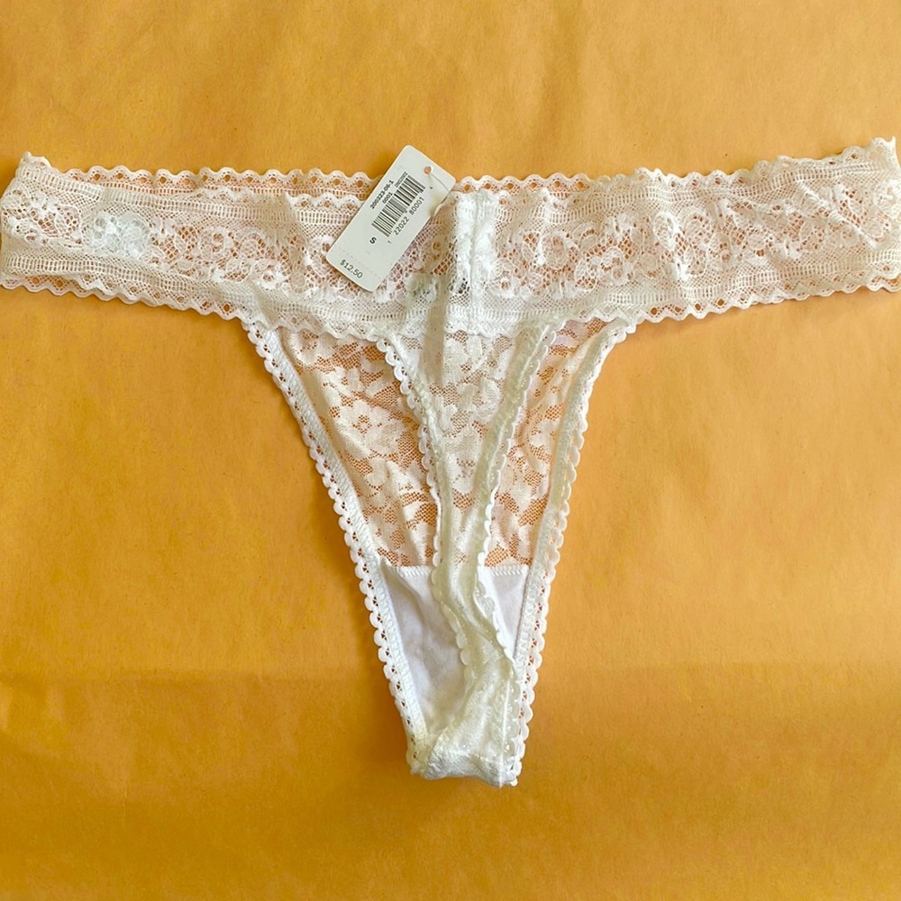 GAP NWT S/ 200323-06 SOFT LACE THONG WHITE